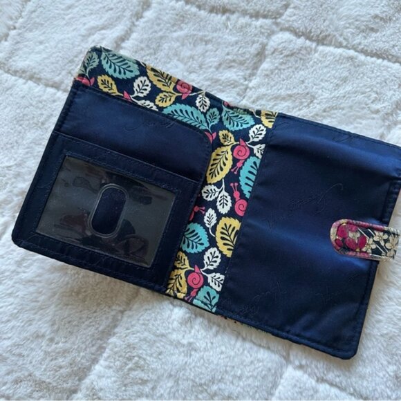 Vera Bradley | Happy Snails | Passport Cover - Picture 9 of 11